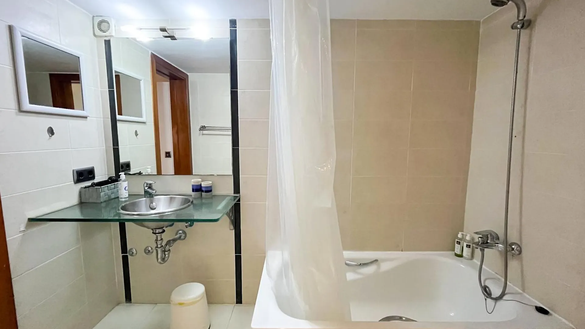 Apartman Modern Apt In Old Town W Cathedral Views Girona